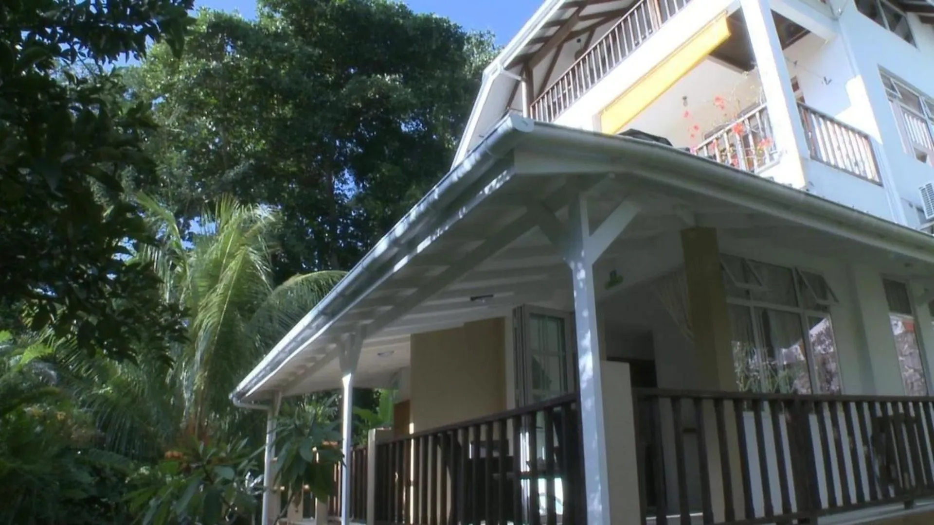 Appartement Merle Mit Grill Und Garten Beau Vallon